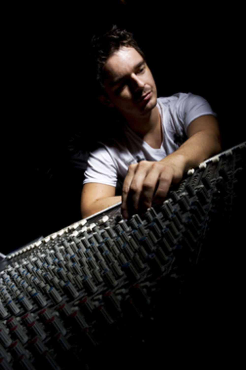 Pionir tech-house zvuka, britanski DJ Paolo Mojo nastupiće u beogradskom klubu Plastic u petak 25. februara