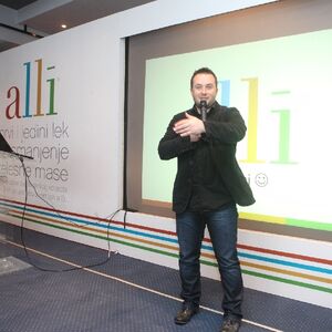 Ivan Ivanović promoviše lek za smanjenje telesne mase