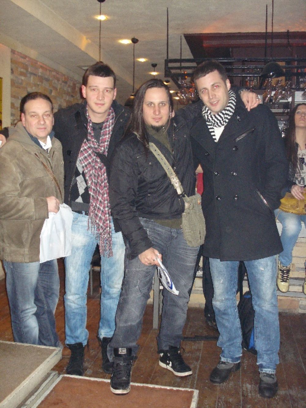 Mladi pevač Andrej Ilić predstavio je pesme sa svog novog albuma u izdanju City recordsa u prestoničkom kafe klubu Bau Bau