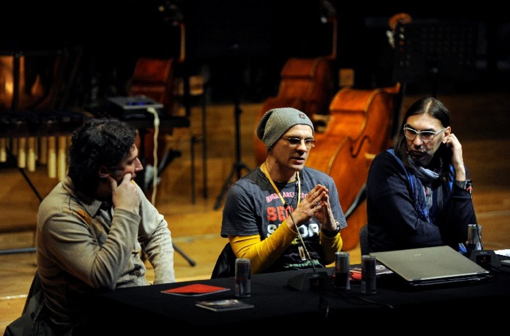 U četvrtak uveče u Dvorani beogradske filharmonije održan je Red Bull Music Academy Workshop a u fantastičnom ambijentu pred oko 250 polaznika predavanje na temu muzička produkcija održali su Mister X-ovi Igor Puljić – Pookie, Ognjan Milošević i Milan Stankovi