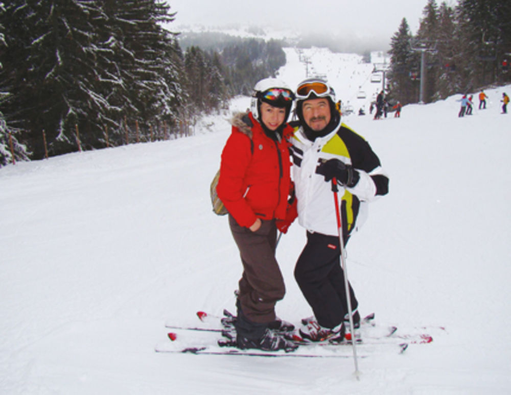 Veliku ljubav prema skijanju pop pevač Željko Bebek preneo je i na svoju decu Zvonimira i Katarinu koje zajedno sa suprugom Ružicom svake zime po tradiciji odvodi na Kupres gde su sagradili i vikendicu