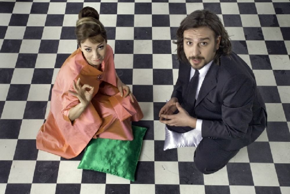 Pogledajte prve zajedničke fotografije glumačko-emotivnog para Dubravke Mijatović i Marinka Madžgalja koji igraju glavne uloge u komadu Doručak kod Tifanija, čija će premijera biti 26. marta na sceni Madlenianuma