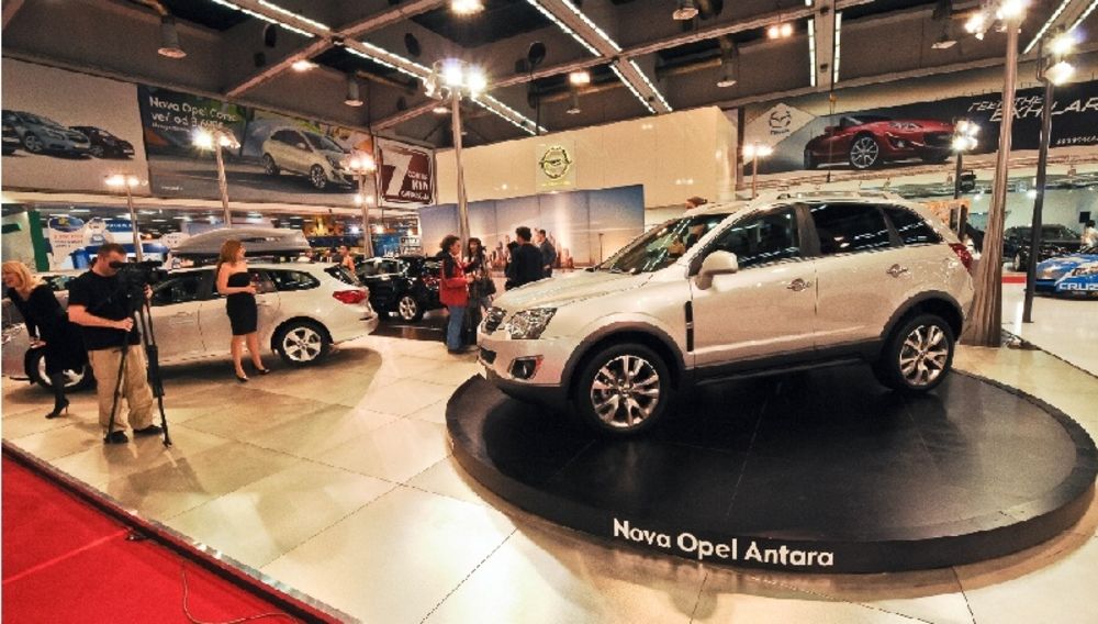 Novo promo lice kompanije Opel je pop pevačica Nataša Bekvalac koja je bila i glavna zvezda promocije čuvenog proizvođača automobila