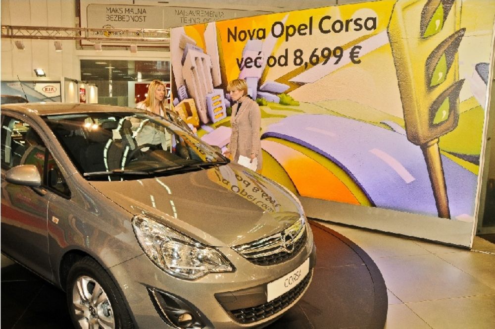 Novo promo lice kompanije Opel je pop pevačica Nataša Bekvalac koja je bila i glavna zvezda promocije čuvenog proizvođača automobila
