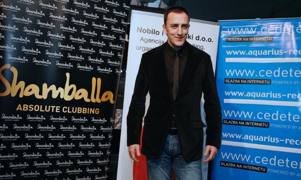 Sergej Ćetković je održao promotivni koncert pred brojnim novinarima i kolegama muzičarima, kao i fanovima koji su imali sreće da se nađu u prepunom zagrebačkom klubu Shamballa