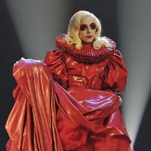 Lejdi Gaga u crvenim cipelicama Džudi Garland