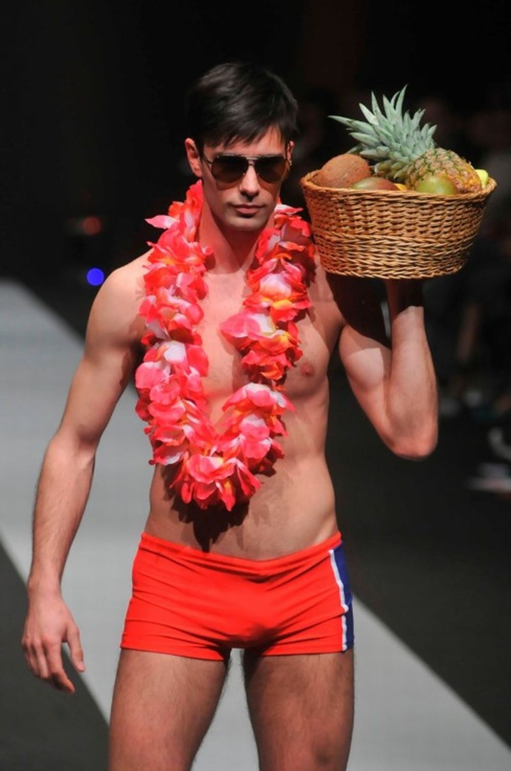 U okviru ovogodišnjeg Amstel Fashion Weeka održana je modna revija kupaćih kostima benda Pompea, a veliki broj poznatih ličnosti uživao je gledajući manekene koji su predstavljali novu kolekcije