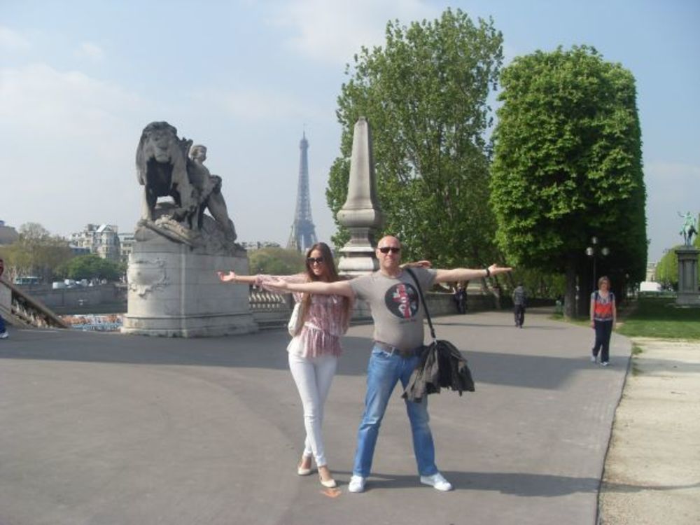 Aktuelna miss Srbije Milica Jelić provela je nekoliko nezaboravnih dana u Parizu, a naročito je uživala u poseti Ajfelovom tornju i obilasku Diznilenda