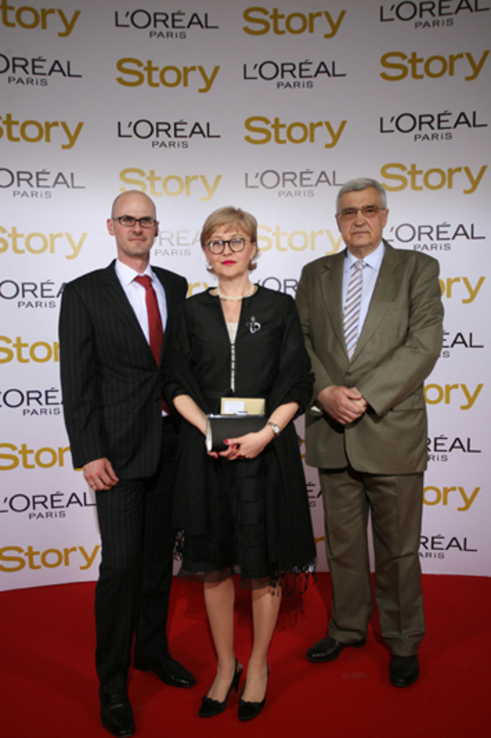 Na raskošnoj ceremoniji Story Awards održanoj u teatru Madlenianum 18. aprila, ugostili smo brojne zvanice iz celebrity sveta, ali i jednako ekskluzivne goste, drage poslovne partnere i saradnike kompanije Adria Media Srbija. Pogledajte deo fotografija…