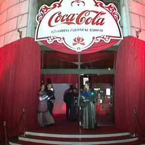 Zavirite na veliku Coca Cola žurku