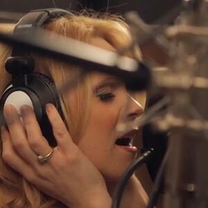 Тајči prepevala svoj hit Dvije zvijezdice