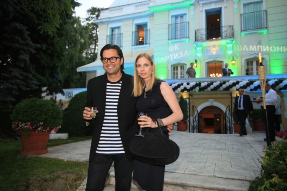 Četvorostruki uzastopni šampioni, FK Partizan, proslavili su osvajanje titule u Klubu privrednika u Šekspirovoj ulici. Uz prisustvo brojnih važnih gostiju, upriličen je spektakularan program koji su vodili Marija Kilibarda i Miloš Šaranović. Oficijelni program