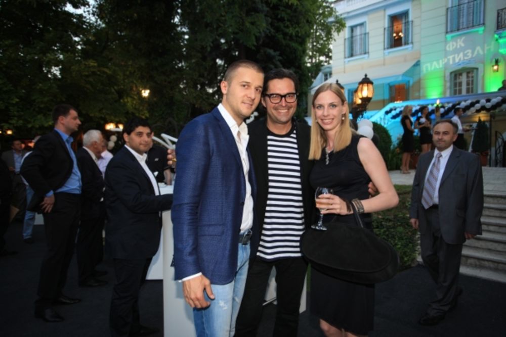 Četvorostruki uzastopni šampioni, FK Partizan, proslavili su osvajanje titule u Klubu privrednika u Šekspirovoj ulici. Uz prisustvo brojnih važnih gostiju, upriličen je spektakularan program koji su vodili Marija Kilibarda i Miloš Šaranović. Oficijelni program