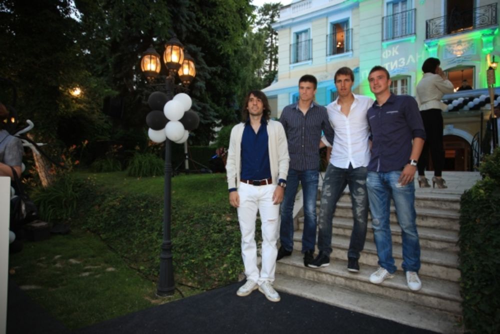 Četvorostruki uzastopni šampioni, FK Partizan, proslavili su osvajanje titule u Klubu privrednika u Šekspirovoj ulici. Uz prisustvo brojnih važnih gostiju, upriličen je spektakularan program koji su vodili Marija Kilibarda i Miloš Šaranović. Oficijelni program