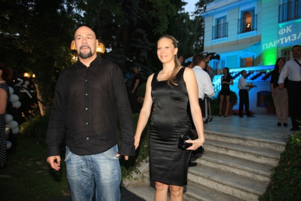 Četvorostruki uzastopni šampioni, FK Partizan, proslavili su osvajanje titule u Klubu privrednika u Šekspirovoj ulici. Uz prisustvo brojnih važnih gostiju, upriličen je spektakularan program koji su vodili Marija Kilibarda i Miloš Šaranović. Oficijelni program