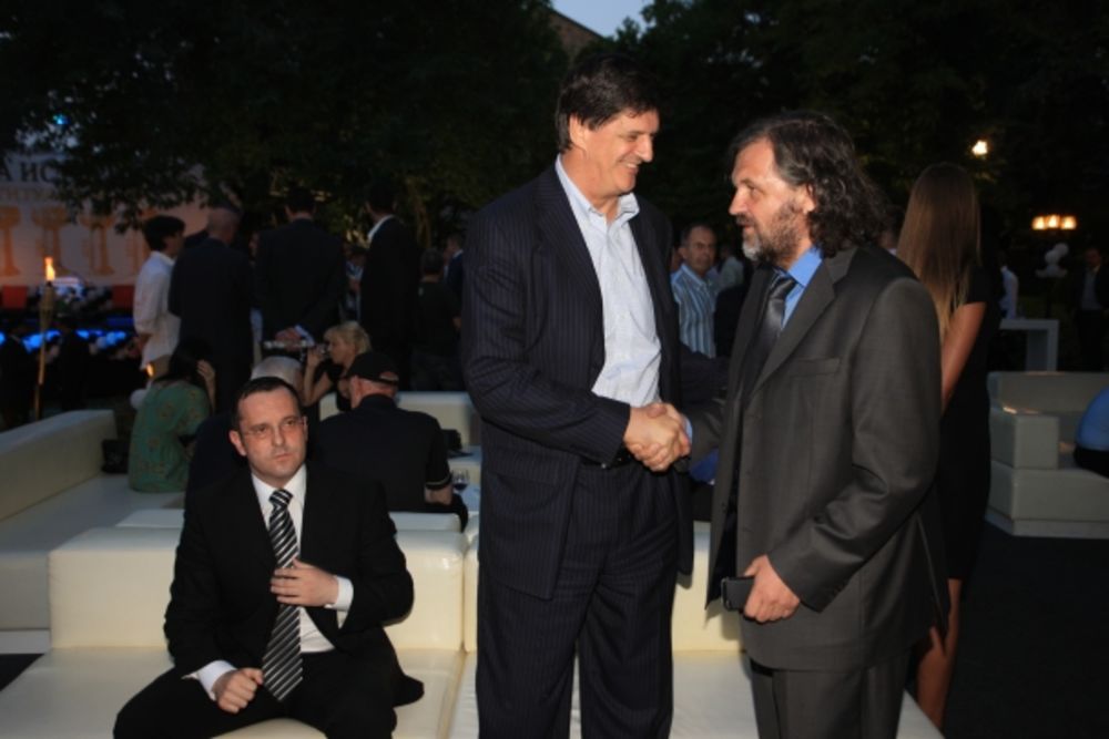 Četvorostruki uzastopni šampioni, FK Partizan, proslavili su osvajanje titule u Klubu privrednika u Šekspirovoj ulici. Uz prisustvo brojnih važnih gostiju, upriličen je spektakularan program koji su vodili Marija Kilibarda i Miloš Šaranović. Oficijelni program