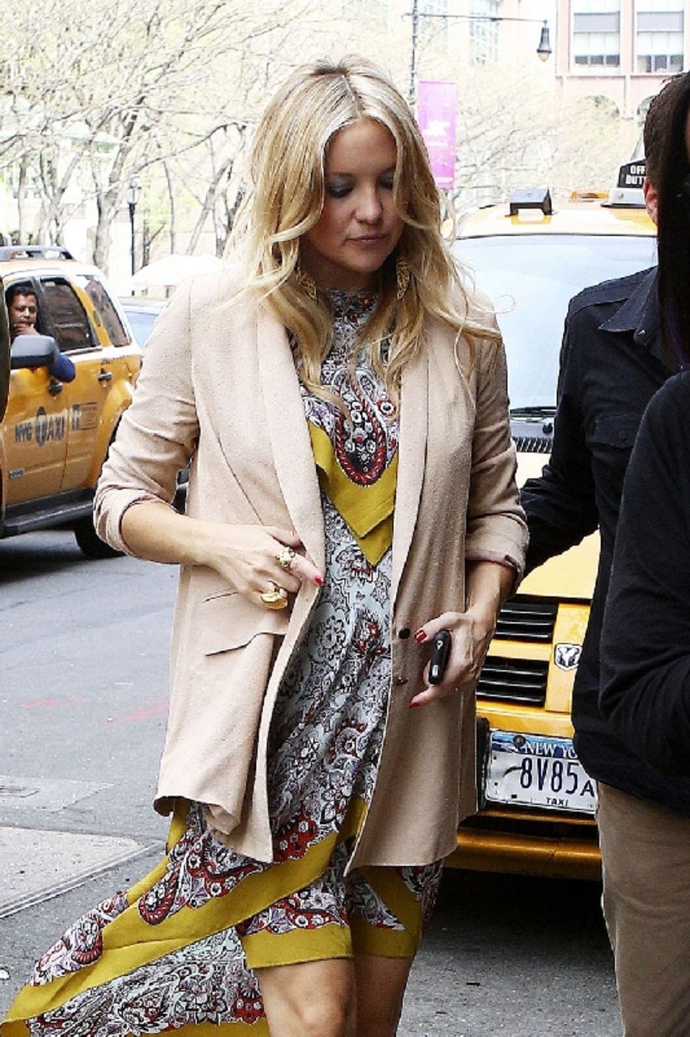 Otkako je u januaru saznala da ona i njen verenik Met Belami početkom jula očekuju prvu zajedničku prinovu, američka glumica Kejt Hadson uživa u svakom trenutku svog blagoslovenog stanja. U proteklih devet meseci simpatična i uvek nasmejana plavuša nije propus