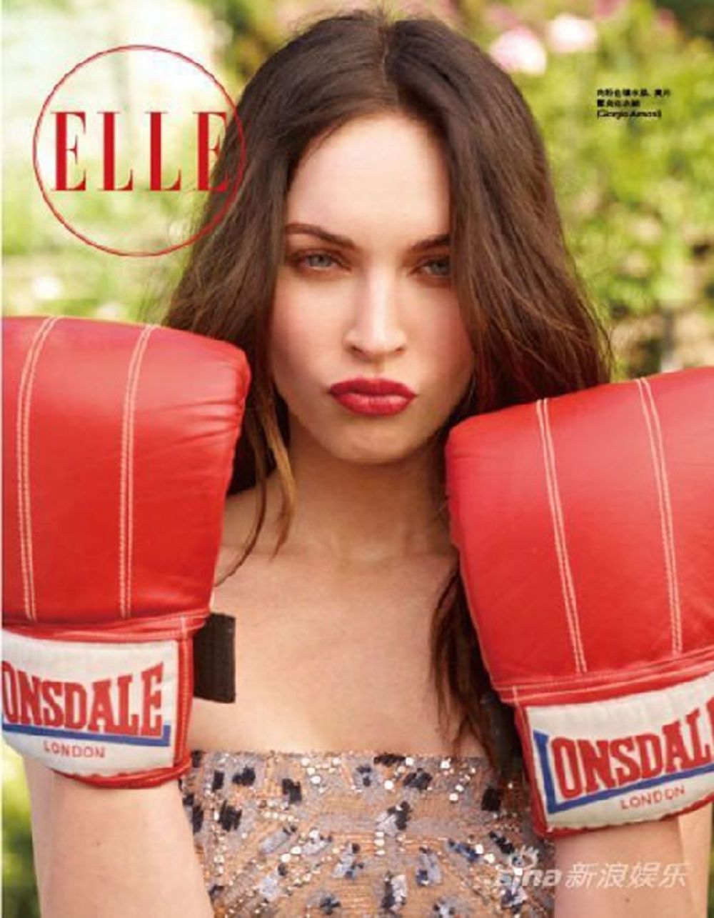 Američka glumica i manekenka Megan Fox ponovo je pokazala je svoje atribute fotografišući se za naslovnicu kineskog magazina Elle. Dvadesetpetogodišnja brineta očigledno ne dozvoljava da je previše dotiče to što više nije deo ekipe Transformers franšize, već s
