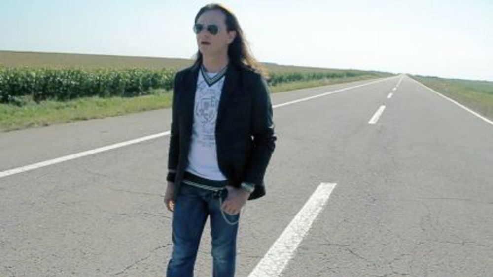 Pevač i frontmen grupe Mobi Dick, Srđan Čolić nedavnoje završio snimanje spota za novu numeru Miris brzuine, a ovaj video materijal uskoro će ugledti svetlsot dana.
