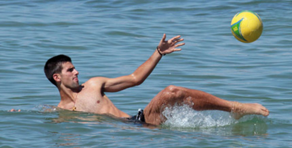 Najbolji teniser sveta Novak Đoković (24) proveo je zasluženi odmor na Azurnoj obali sa svojom devojkom Jelenom Ristić (25).