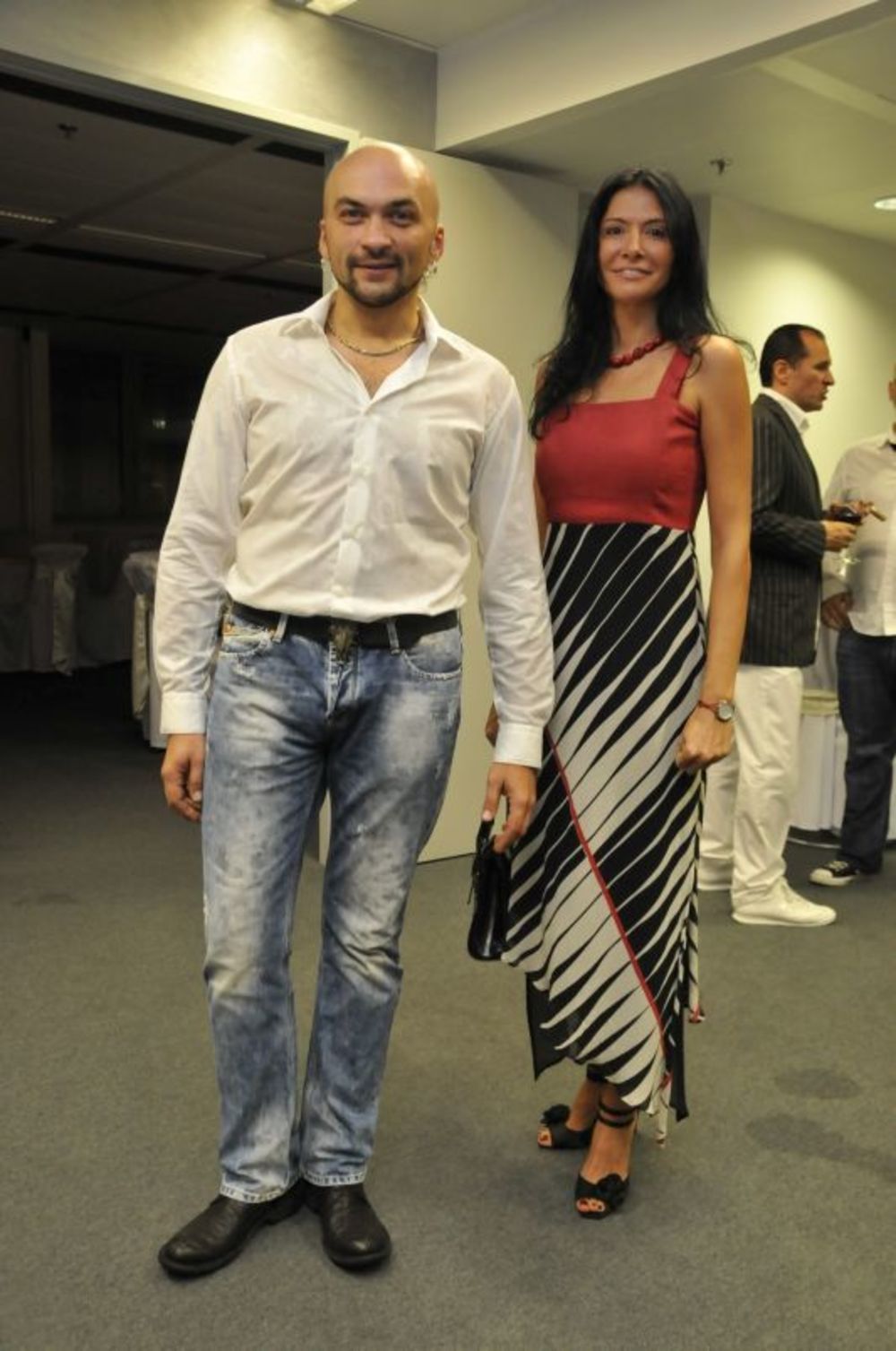 U restoranu Valcer sinoć je održana večera povodom Pal Zileri jubileja, petnaest godina postojanja u Srbiji, a među poznatim zvanicama bili su Džej, Vanja Bulić, Oliver Njego, Cune Gojković, Srđan Predojević, Merima Njegomir, Ekstra Nena, Slađana Delibašić, Mi