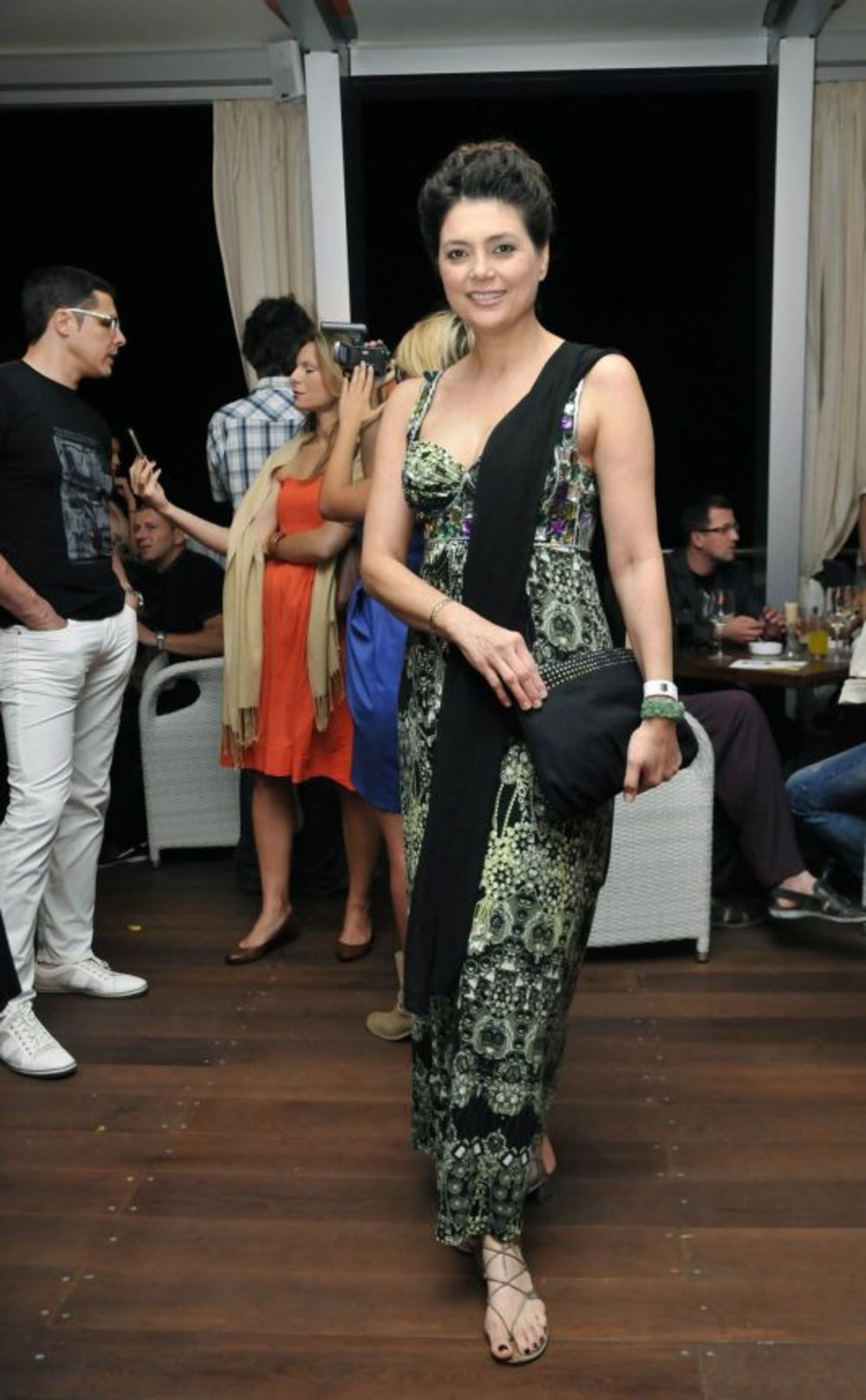 U restoranu Valcer sinoć je održana večera povodom Pal Zileri jubileja, petnaest godina postojanja u Srbiji, a među poznatim zvanicama bili su Džej, Vanja Bulić, Oliver Njego, Cune Gojković, Srđan Predojević, Merima Njegomir, Ekstra Nena, Slađana Delibašić, Mi