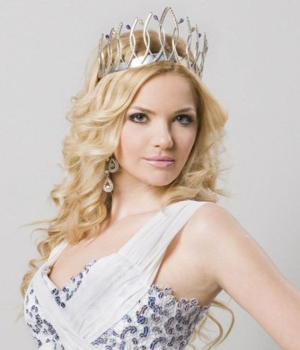 Prva pratilja na prošlogodišnjem izboru za miss Srbije Anja Šaranović nalazi se u Brazilu na prestižnom takmičenju za Miss Universe 2011, a večeras će se predstaviti na preliminarnom takmičenju u kupaćem kostimu i večernjoj haljini