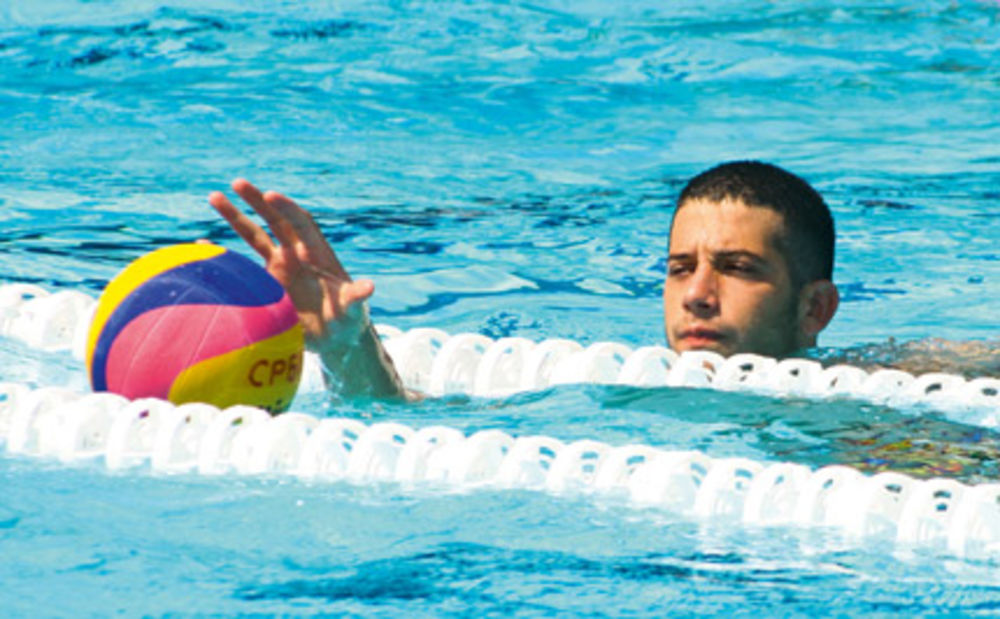 Nakon osvojene srebrne medalje u Šangaju, kapiten vaterpolo reprezentacije Vanja Udovičić (28) i dalje povremeno odlazi na bazen na Košutnjaku gde trenira kada je u Beogradu.