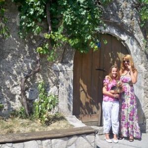Vesna Dedić: Sa ćerkom Lenkom ispred Anđelkine kapije