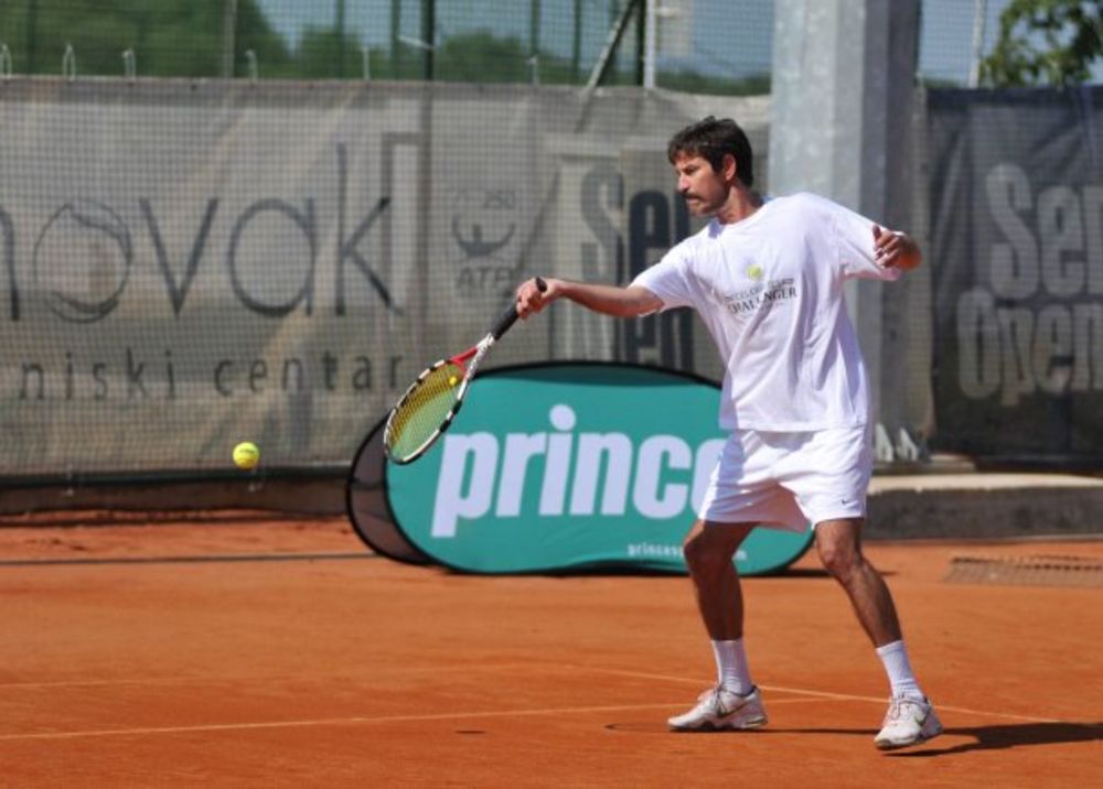 Za vikend je na terenima TC Novak održan šesti teniski turnir poznatih. Izuzetni teniski doživljaj, sjajna zabava i druženje, razna iznenađenja i nagrade i ovoga puta su dočekali brojne posetioce sportsko-zabavnog turnira, koji je okupio veliki broj poznatih l