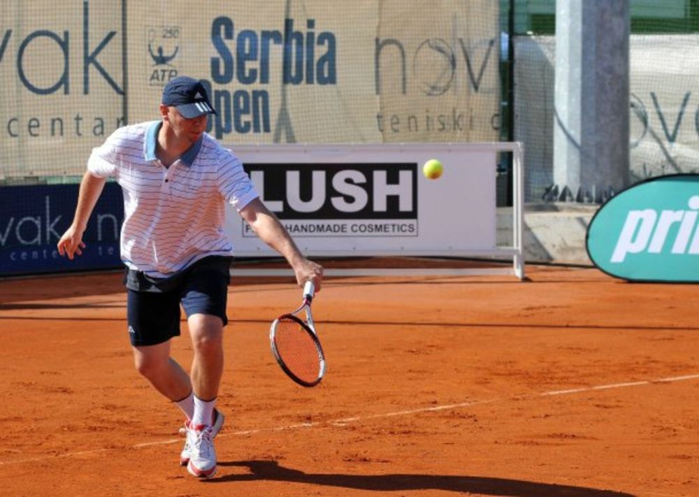 Za vikend je na terenima TC Novak održan šesti teniski turnir poznatih. Izuzetni teniski doživljaj, sjajna zabava i druženje, razna iznenađenja i nagrade i ovoga puta su dočekali brojne posetioce sportsko-zabavnog turnira, koji je okupio veliki broj poznatih l