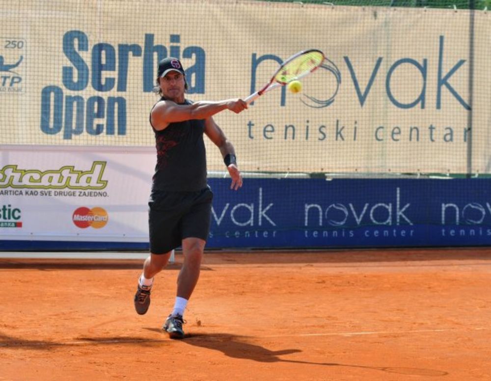 Za vikend je na terenima TC Novak održan šesti teniski turnir poznatih. Izuzetni teniski doživljaj, sjajna zabava i druženje, razna iznenađenja i nagrade i ovoga puta su dočekali brojne posetioce sportsko-zabavnog turnira, koji je okupio veliki broj poznatih l