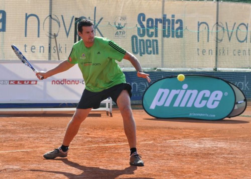 Za vikend je na terenima TC Novak održan šesti teniski turnir poznatih. Izuzetni teniski doživljaj, sjajna zabava i druženje, razna iznenađenja i nagrade i ovoga puta su dočekali brojne posetioce sportsko-zabavnog turnira, koji je okupio veliki broj poznatih l