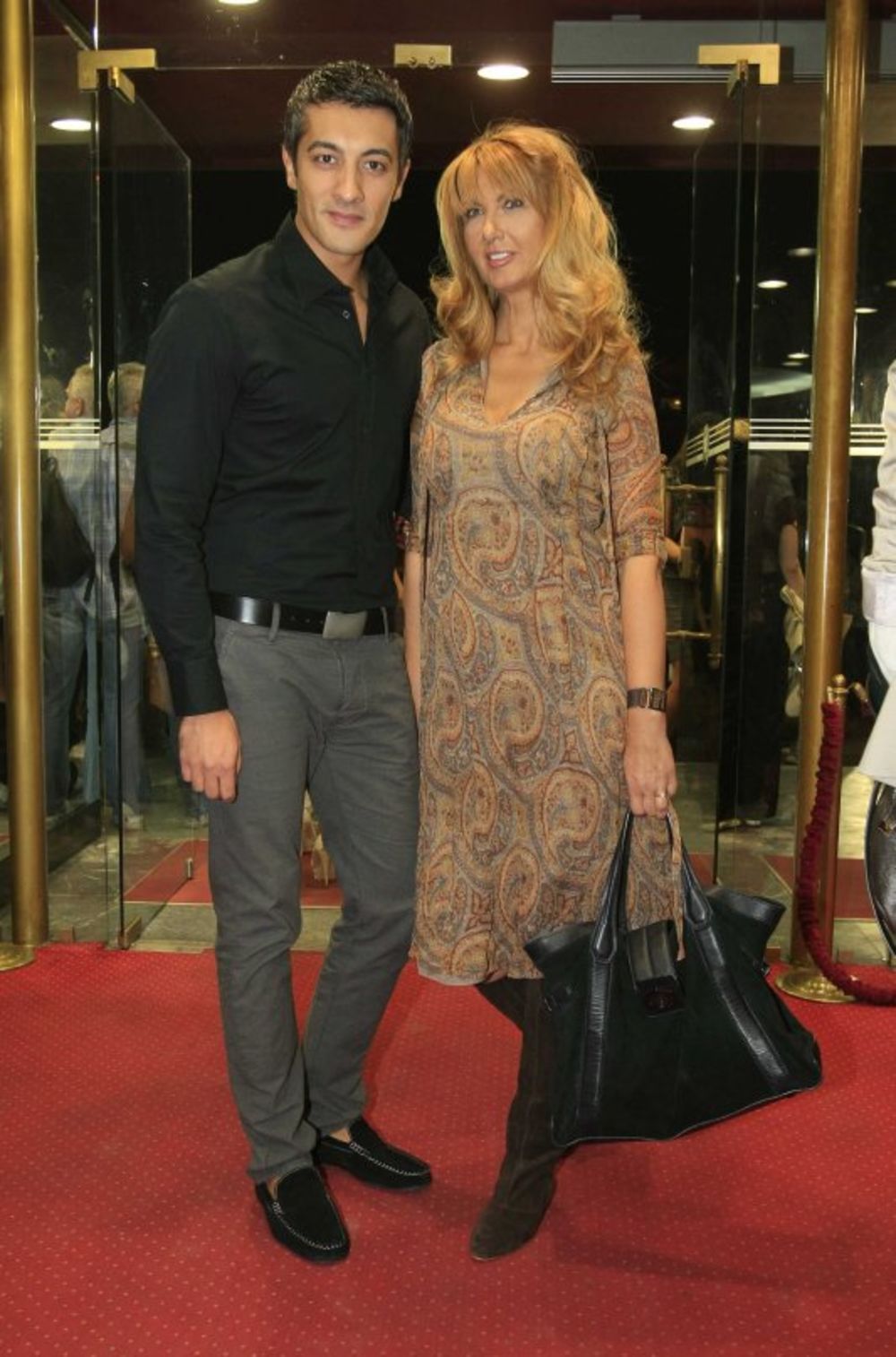 U organizaciji Fashion Company-ja i modne agencije Select održan je modni mjuzikl Fashion & Friends i promocija prvog broja istoimenog free copy fashion & lifestyle magazina. U prisustvu velikog broja poznatih ličnosti i saradnika, publici su predstavl