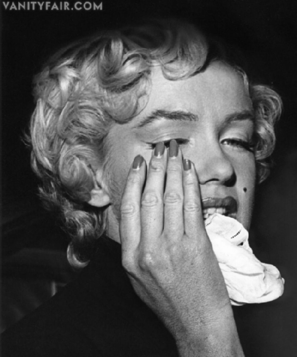 Ovih dana u svetskim knjižarama pojavila se monografija pod nazivom Marilyn Intimate Exposures u kojoj je ćerka fotografa Bruna Bernara, Suzan, sakupila do sada neobjavljivane fotografije glumice Merilin Monro. U ovom svojevrsnom zborniku moguće je ispratiti m