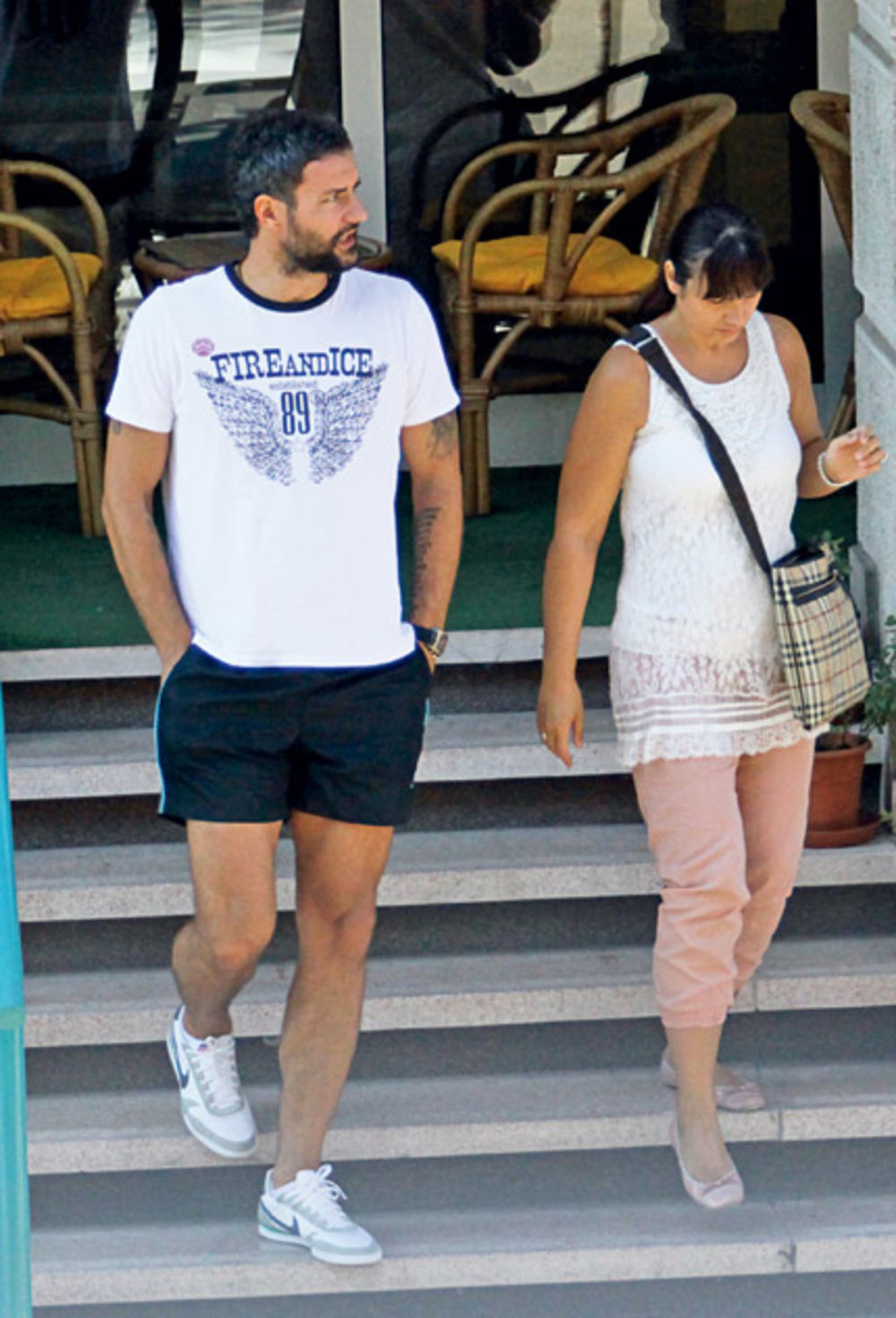 Otkako je završio aktivnu igračku karijeru, bivši košarkaški reprezentativac Milan Gurović (36), posvetio se porodici koju je zasnovao sa suprugom Tanjom (36).