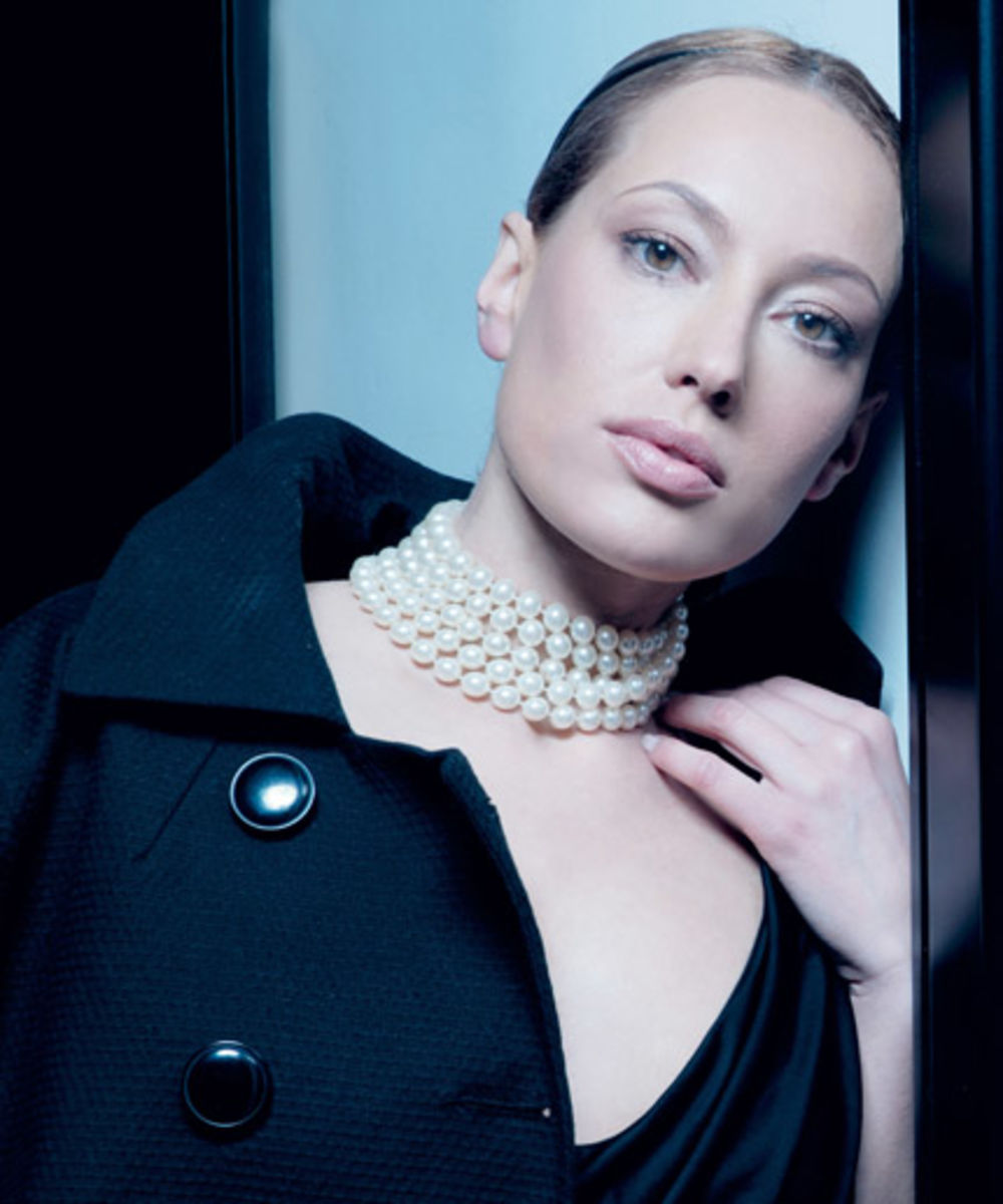 Mada je najčešće odevena u sportsku garderobu, pre četiri godine smo saznali da se u ormanu fitness šampionke Marije Srećković Savić nalazi i veliki broj elegantnih toaleta, a kada bi mogla da bira, zbog mode bi se bez razmišljanja vratila u tridesete godine p