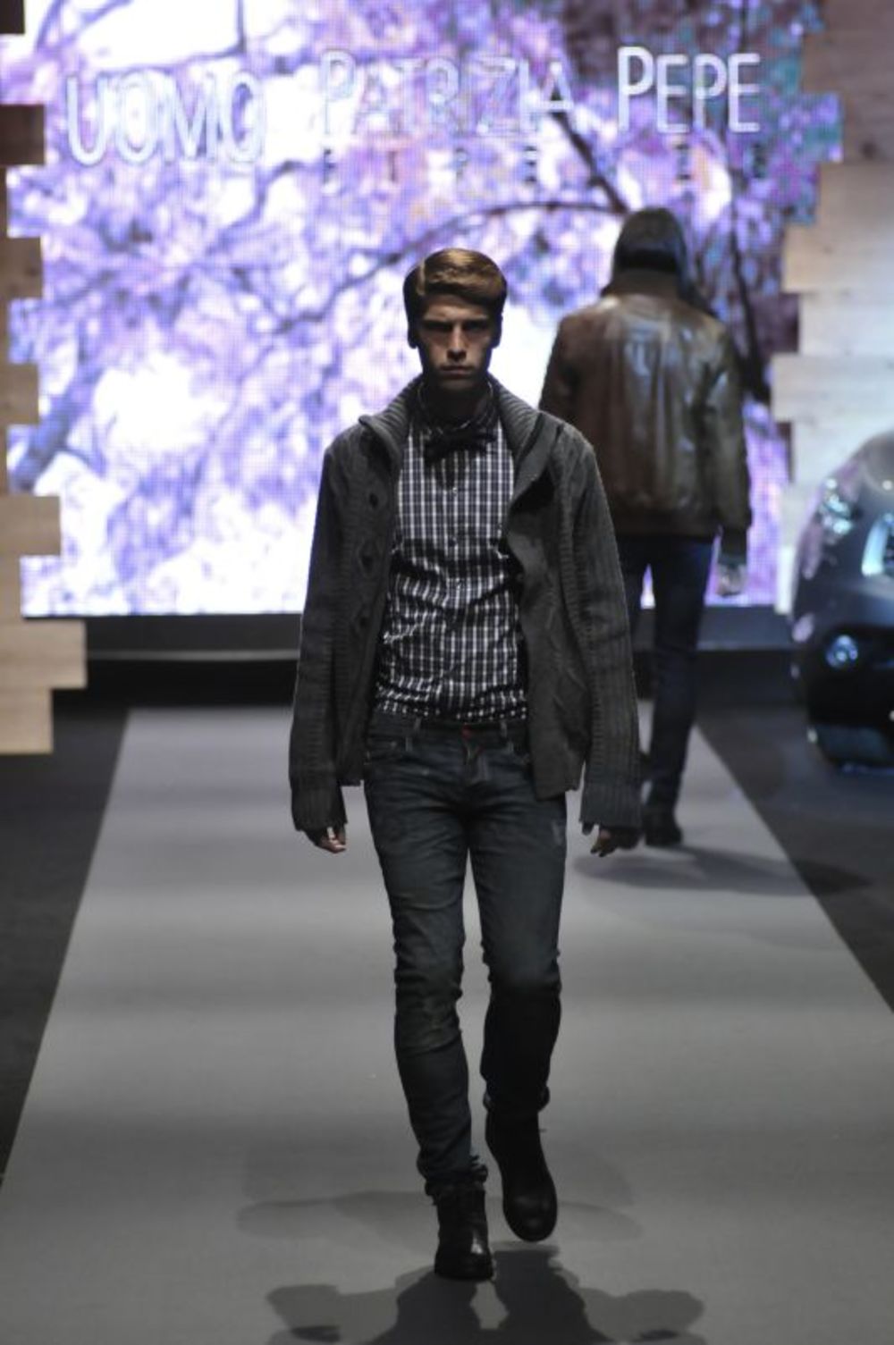 Brend Patrizia Pepe predstavio je na 30. Amstel Fashion Week-u mušku kolekciju za jesen/zimu 2011/12, inspirisanu garažama u Sijetlu, a neke od modela u BelExpo centru poneli su teniser Ilija Bozoljac i voditelj Boško Jakovljević.