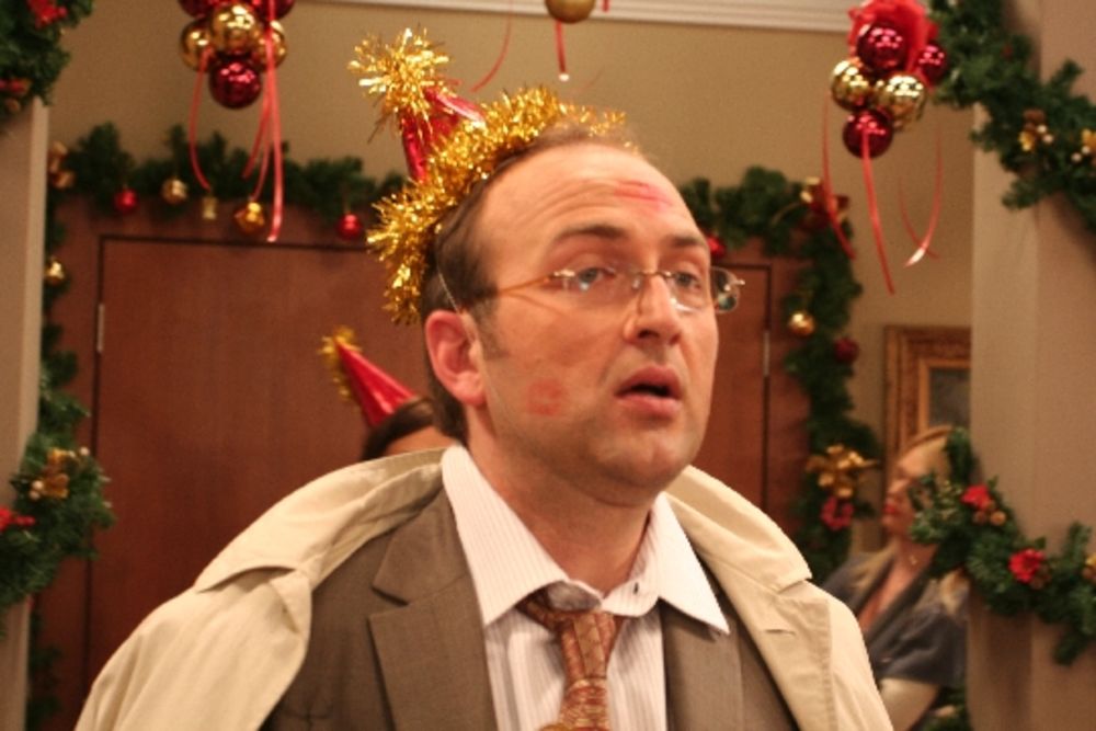 Televizija Vojvodina od 14. novembra emituje humorističko-porodični sitkom zauvek mald u kom igra velika ekipa domaćih glumaca različitih generacija. U osnovi priče je bračni par velikih glumačkih zvezda, slavljenih i hvaljenih na sve strane. U braku su već 30