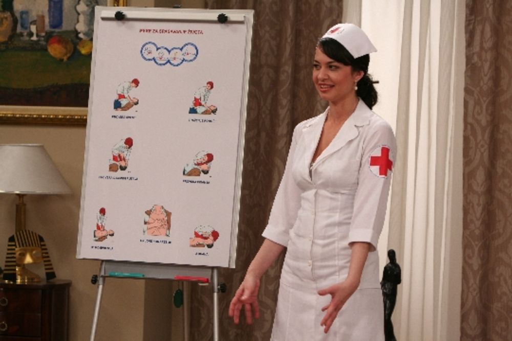 Televizija Vojvodina od 14. novembra emituje humorističko-porodični sitkom zauvek mald u kom igra velika ekipa domaćih glumaca različitih generacija. U osnovi priče je bračni par velikih glumačkih zvezda, slavljenih i hvaljenih na sve strane. U braku su već 30