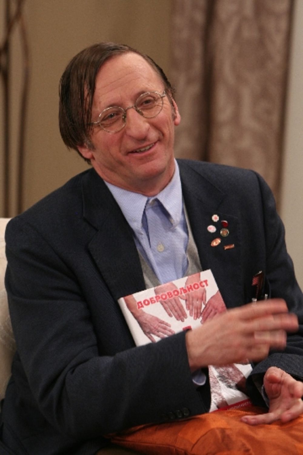 Televizija Vojvodina od 14. novembra emituje humorističko-porodični sitkom zauvek mald u kom igra velika ekipa domaćih glumaca različitih generacija. U osnovi priče je bračni par velikih glumačkih zvezda, slavljenih i hvaljenih na sve strane. U braku su već 30