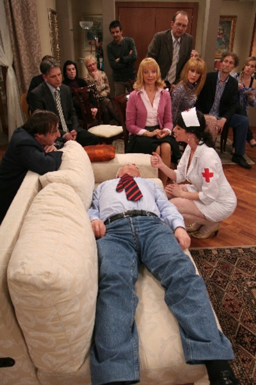 Televizija Vojvodina od 14. novembra emituje humorističko-porodični sitkom zauvek mald u kom igra velika ekipa domaćih glumaca različitih generacija. U osnovi priče je bračni par velikih glumačkih zvezda, slavljenih i hvaljenih na sve strane. U braku su već 30