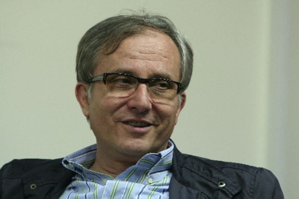 Televizija Vojvodina od 14. novembra emituje humorističko-porodični sitkom zauvek mald u kom igra velika ekipa domaćih glumaca različitih generacija. U osnovi priče je bračni par velikih glumačkih zvezda, slavljenih i hvaljenih na sve strane. U braku su već 30