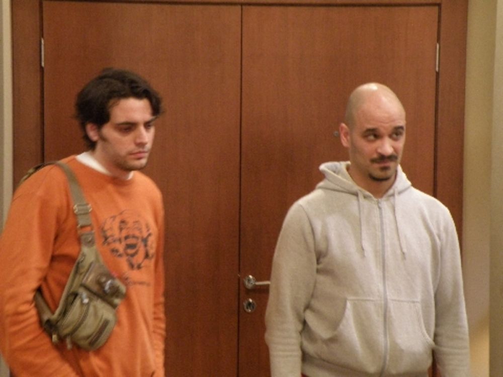 Televizija Vojvodina od 14. novembra emituje humorističko-porodični sitkom zauvek mald u kom igra velika ekipa domaćih glumaca različitih generacija. U osnovi priče je bračni par velikih glumačkih zvezda, slavljenih i hvaljenih na sve strane. U braku su već 30