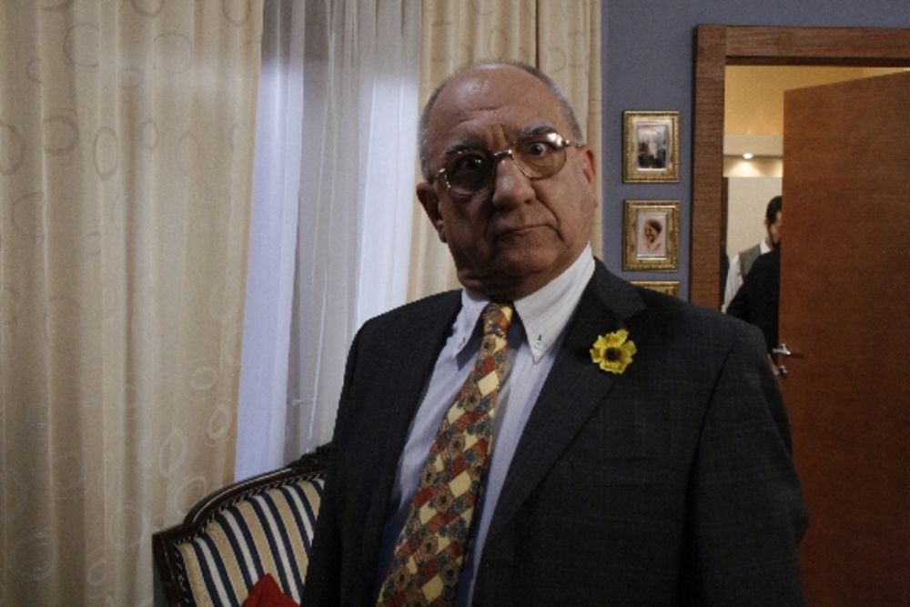 Televizija Vojvodina od 14. novembra emituje humorističko-porodični sitkom zauvek mald u kom igra velika ekipa domaćih glumaca različitih generacija. U osnovi priče je bračni par velikih glumačkih zvezda, slavljenih i hvaljenih na sve strane. U braku su već 30