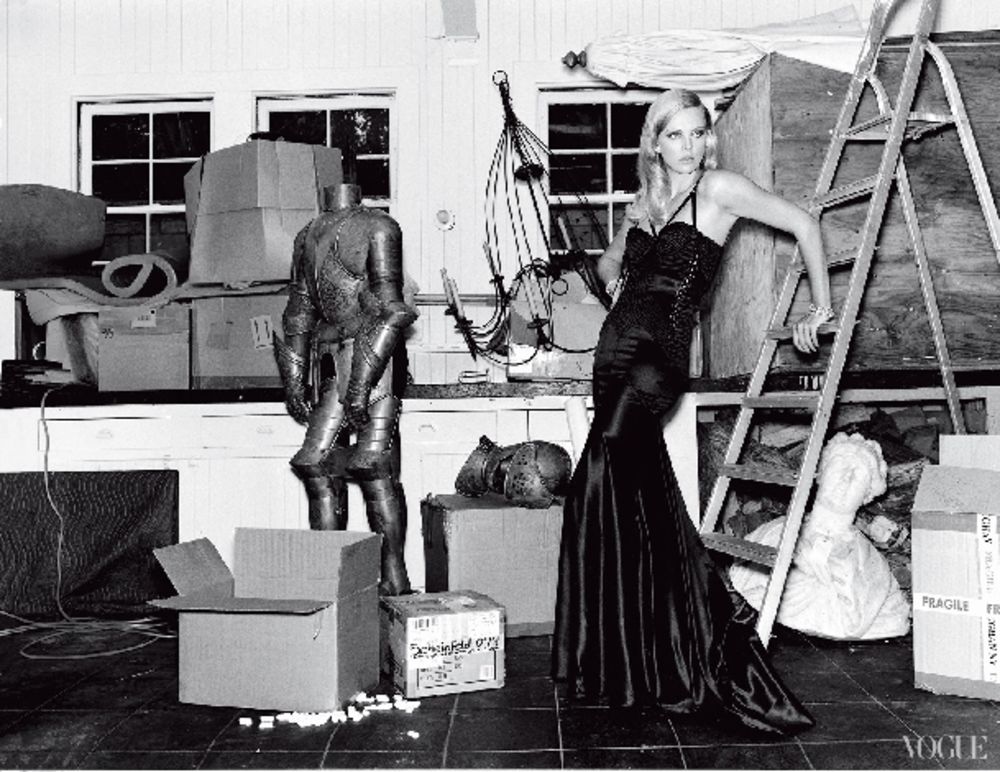 Oskarovka Šarliz Teron do sada je četiri puta osvanula na naslovnici prestižnog modnog magazina Vogue. Nakon kratkotrajne pauze u karijeri i povratka na veliko platnom komedijom Young Adult sve lepša Južnoafrikanka pozirala je legendarnoj Eni Lebovic za još je