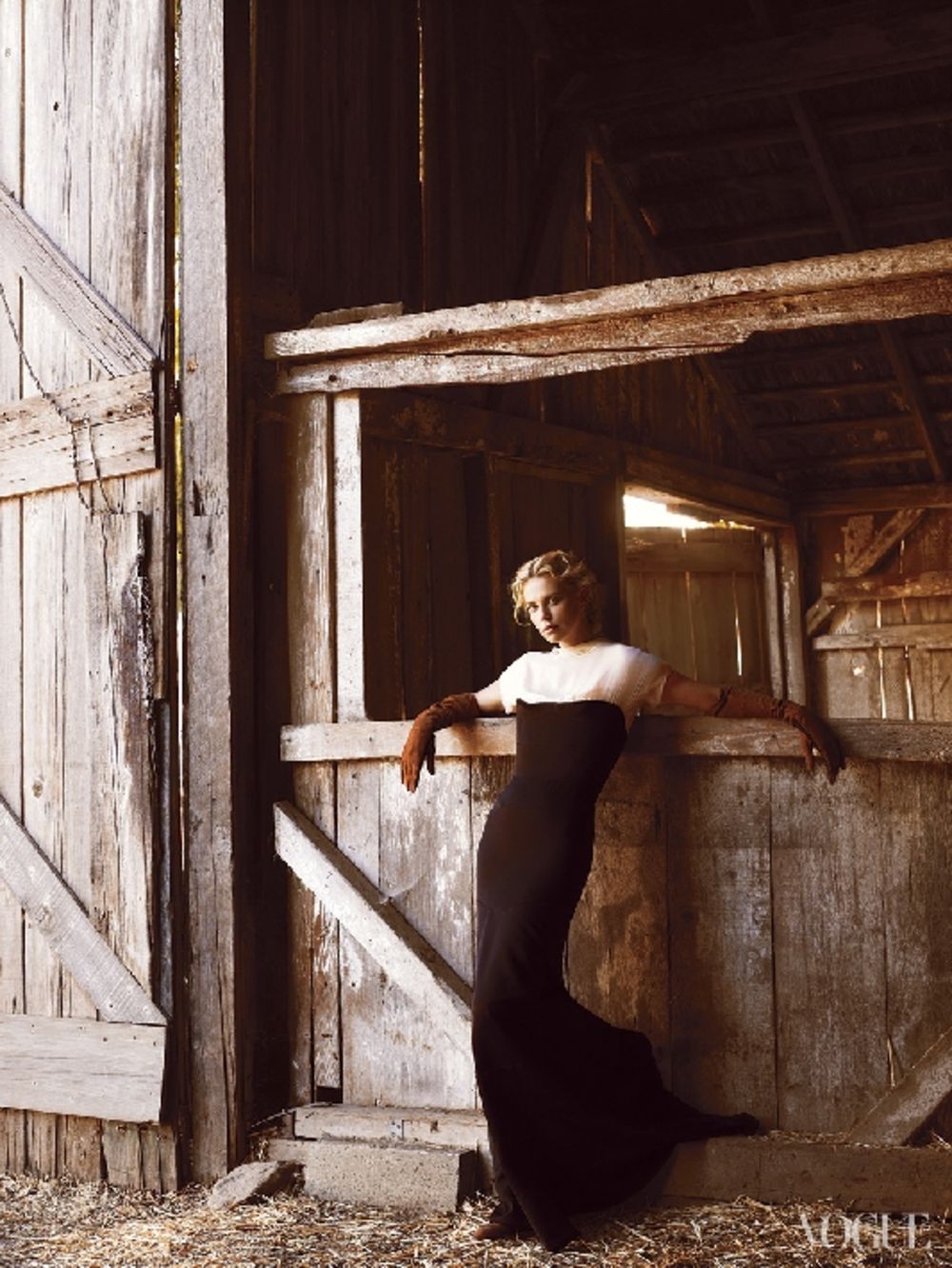 Oskarovka Šarliz Teron do sada je četiri puta osvanula na naslovnici prestižnog modnog magazina Vogue. Nakon kratkotrajne pauze u karijeri i povratka na veliko platnom komedijom Young Adult sve lepša Južnoafrikanka pozirala je legendarnoj Eni Lebovic za još je