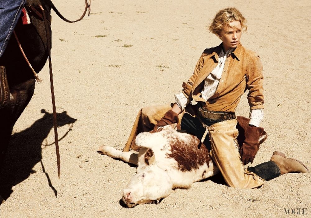 Oskarovka Šarliz Teron do sada je četiri puta osvanula na naslovnici prestižnog modnog magazina Vogue. Nakon kratkotrajne pauze u karijeri i povratka na veliko platnom komedijom Young Adult sve lepša Južnoafrikanka pozirala je legendarnoj Eni Lebovic za još je