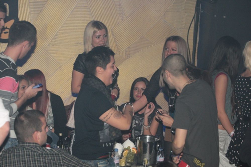 Pevačica Marija Šerifović još jednom je proslavila rođendan, nakon slavljeničke žurke u Beču, Marija je u prestoničkom klubu Magacin organizovala žurku za pamcenje za sve prijatelje koji nisu mogli da prisustvuju proslavi u Austrijskoj prestonici.