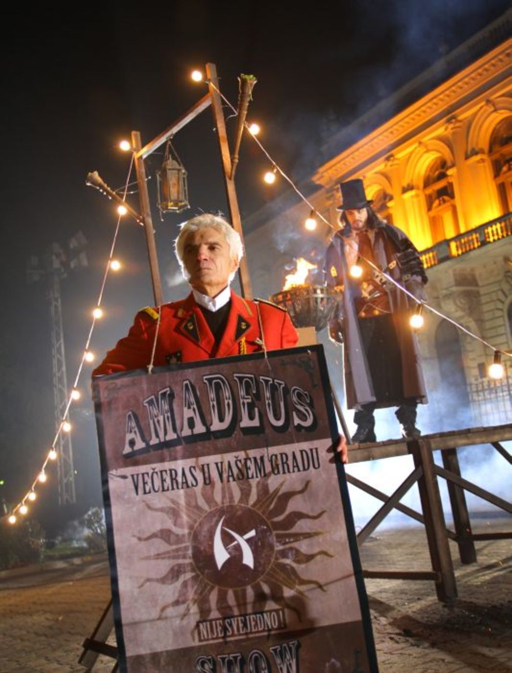 Grupa Amadeus ovih dana privodi kraju poslednje pripreme pred izlazak njihovog šestog studijskog albuma pod nazivom Nije svejedno, a svetlost dana početkom decembra ugledaće i spot urađen za naslovnu numeru. Zanimljivo je da je ovaj visokobudžetni spot, u prod